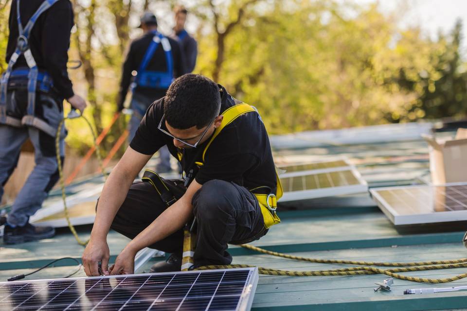 TVA 5,5% photovoltaïque de petite puissance (≤ 9 kWc) en toiture, avec suivi de la production et de la consommation en temps réel.