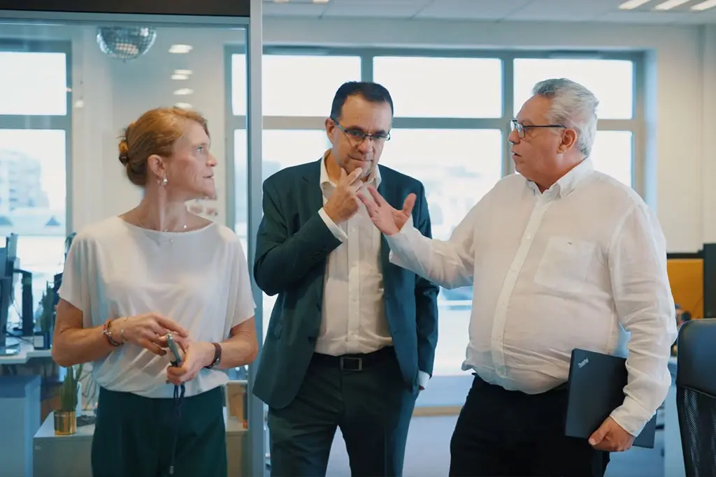 Rencontre entre Aline Pihier, Responsable Communication & RSE, Frédéric Caroly, Responsable Achats Indirects, et Didier Maingault, Directeur Général Délégué d’Alliance des Énergies