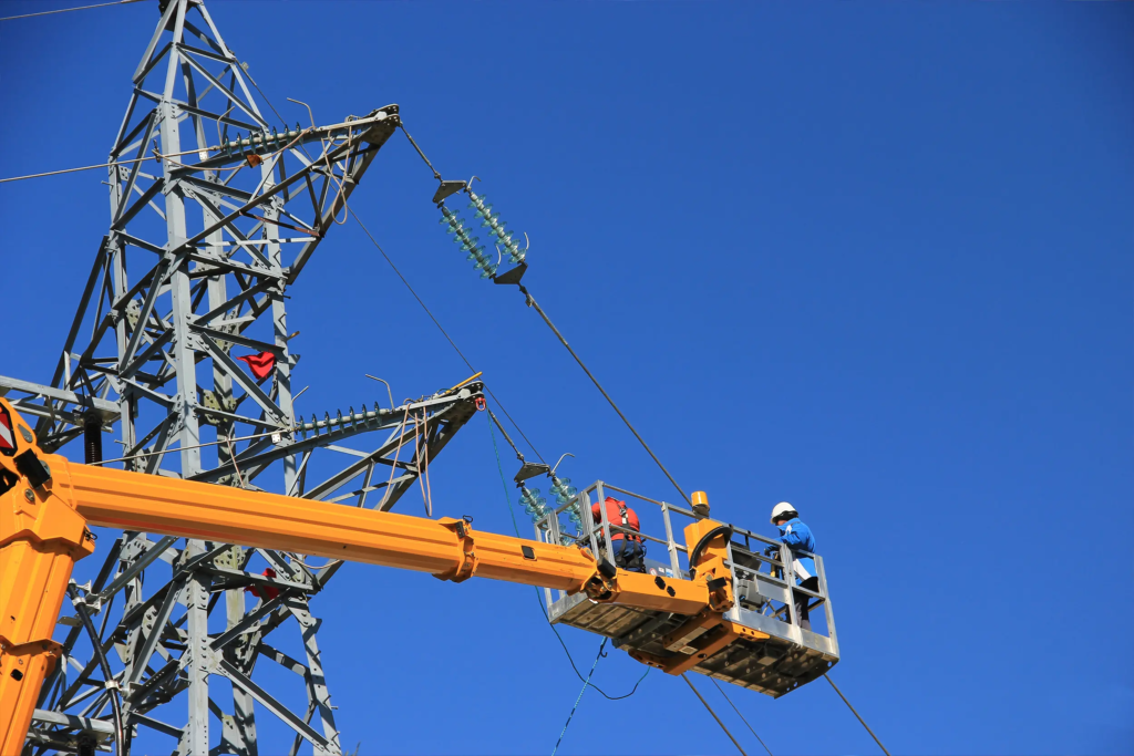 Intervention par nacelle sur le réseau électrique RTE