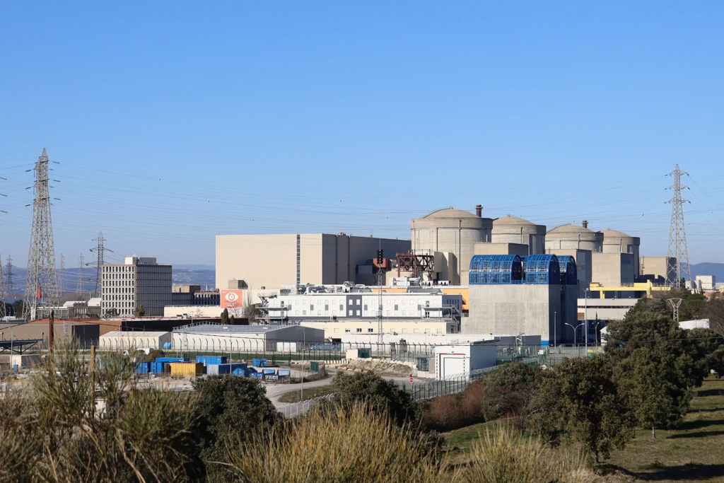 sûreté nucléaire France : réacteurs de la centrale nucléaire de Tricastin (Drôme), représentative du parc concerné par l'instruction sur la prolongation au-delà de 60 ans